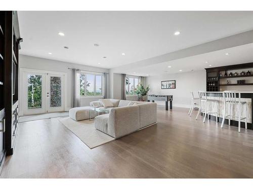 80 Coulee Way Sw, Calgary, AB - Indoor Photo Showing Living Room