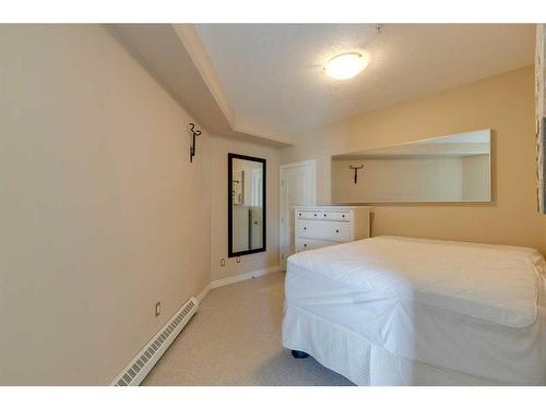 336-3111 34 Avenue Nw, Calgary, AB - Indoor Photo Showing Bedroom