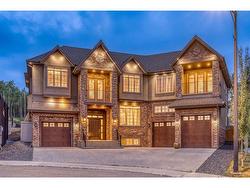 11 Elveden Place SW Calgary, AB T3H 3X8