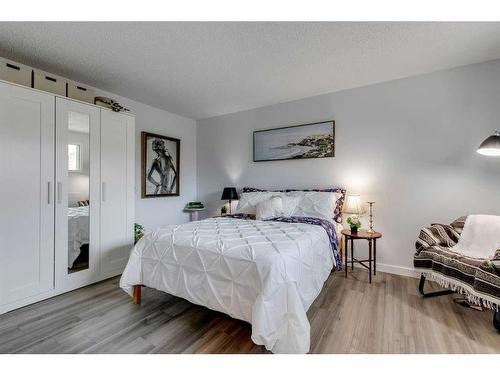 25-1155 Falconridge Drive Ne, Calgary, AB - Indoor Photo Showing Bedroom