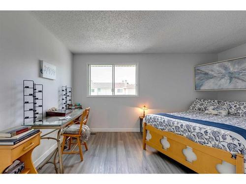 25-1155 Falconridge Drive Ne, Calgary, AB - Indoor Photo Showing Bedroom