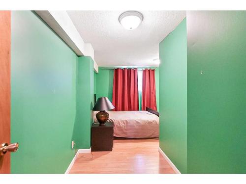 11 Westview Drive Sw, Calgary, AB - Indoor Photo Showing Bedroom