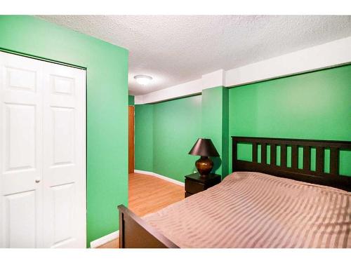 11 Westview Drive Sw, Calgary, AB - Indoor Photo Showing Bedroom