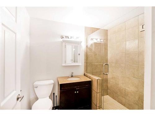 11 Westview Drive Sw, Calgary, AB - Indoor Photo Showing Bathroom