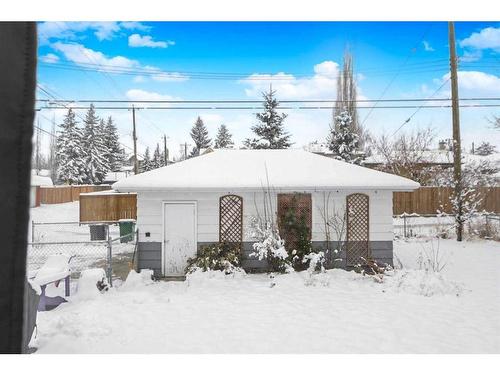 11 Westview Drive Sw, Calgary, AB - Outdoor