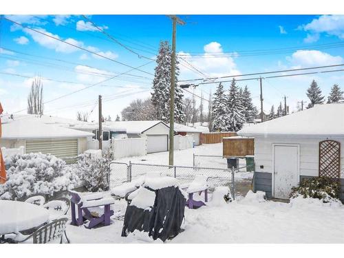 11 Westview Drive Sw, Calgary, AB - Outdoor