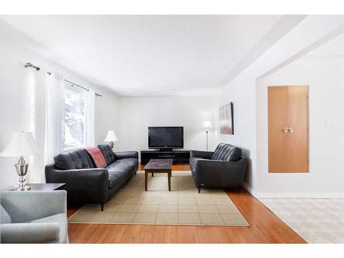 11 Westview Drive Sw, Calgary, AB - Indoor Photo Showing Living Room