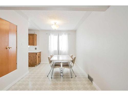 11 Westview Drive Sw, Calgary, AB - Indoor Photo Showing Dining Room