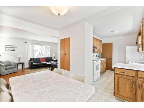 11 Westview Drive Sw, Calgary, AB - Indoor Photo Showing Kitchen