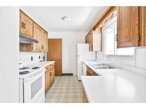 11 Westview Drive Sw, Calgary, AB - Indoor Photo Showing Kitchen With Double Sink