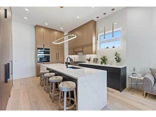 809 Drury Avenue Ne, Calgary, AB - Indoor Photo Showing Kitchen With Upgraded Kitchen