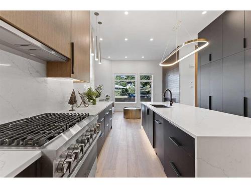 809 Drury Avenue Ne, Calgary, AB - Indoor Photo Showing Kitchen With Upgraded Kitchen