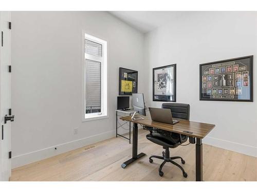 809 Drury Avenue Ne, Calgary, AB - Indoor Photo Showing Office