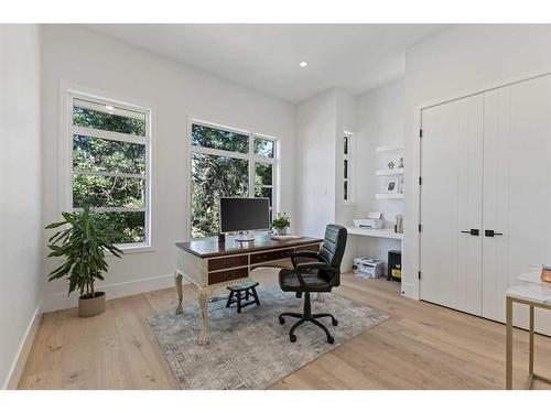 809 Drury Avenue Ne, Calgary, AB - Indoor Photo Showing Office