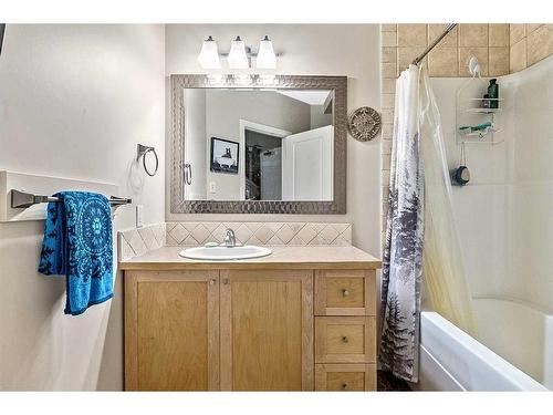 216 Windsor Avenue Nw, Diamond Valley, AB - Indoor Photo Showing Bathroom