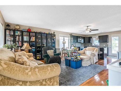 216 Windsor Avenue Nw, Diamond Valley, AB - Indoor Photo Showing Living Room