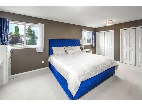 362 Copperfield Grove Se, Calgary, AB - Indoor Photo Showing Bedroom