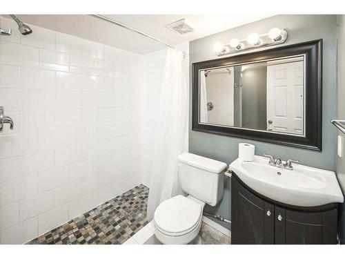 362 Copperfield Grove Se, Calgary, AB - Indoor Photo Showing Bathroom