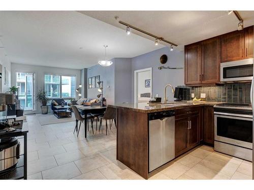 2103-210 15 Avenue Se, Calgary, AB - Indoor Photo Showing Kitchen