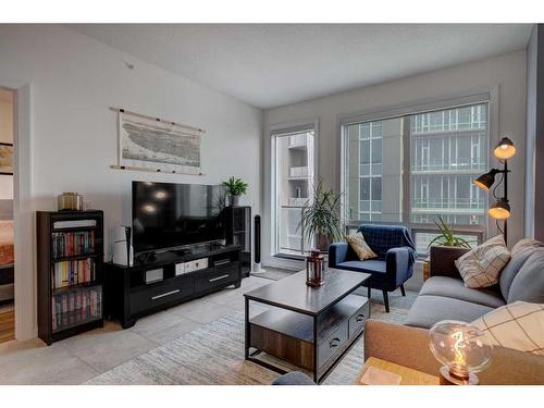 2103-210 15 Avenue Se, Calgary, AB - Indoor Photo Showing Living Room