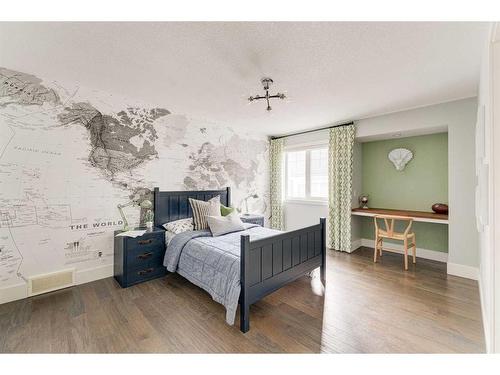 71 Aspen Dale Way Sw, Calgary, AB - Indoor Photo Showing Bedroom