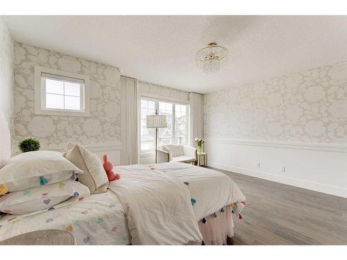 71 Aspen Dale Way Sw, Calgary, AB - Indoor Photo Showing Bedroom