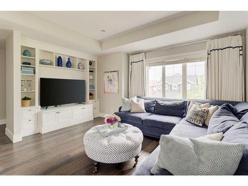 71 Aspen Dale Way Sw, Calgary, AB - Indoor Photo Showing Living Room