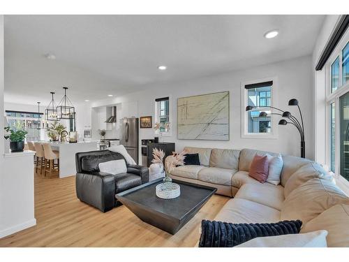 83 Spring Willow Close Sw, Calgary, AB - Indoor Photo Showing Living Room