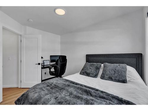 83 Spring Willow Close Sw, Calgary, AB - Indoor Photo Showing Bedroom