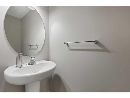 20 Cityside Park Ne, Calgary, AB - Indoor Photo Showing Bathroom