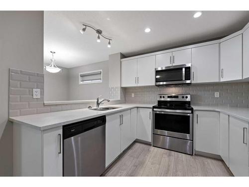 20 Cityside Park Ne, Calgary, AB - Indoor Photo Showing Kitchen