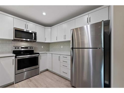 20 Cityside Park Ne, Calgary, AB - Indoor Photo Showing Kitchen