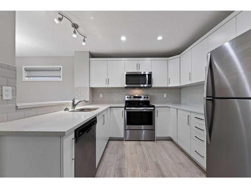 20 Cityside Park Ne, Calgary, AB - Indoor Photo Showing Kitchen