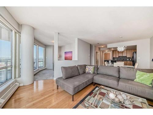 2203-1078 6 Avenue Sw, Calgary, AB - Indoor Photo Showing Living Room