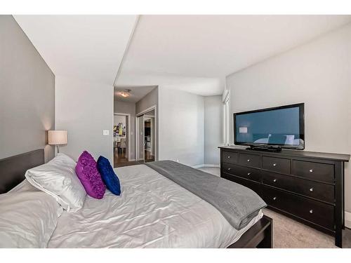 2203-1078 6 Avenue Sw, Calgary, AB - Indoor Photo Showing Bedroom