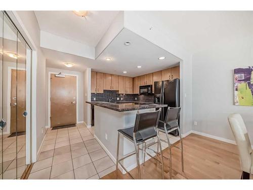 2203-1078 6 Avenue Sw, Calgary, AB - Indoor Photo Showing Kitchen