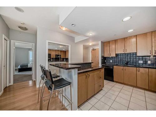 2203-1078 6 Avenue Sw, Calgary, AB - Indoor Photo Showing Kitchen