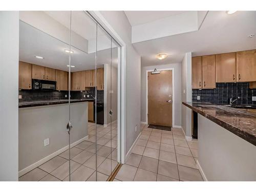 2203-1078 6 Avenue Sw, Calgary, AB - Indoor Photo Showing Kitchen