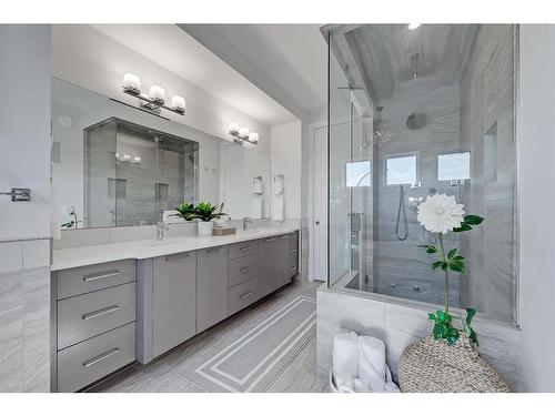 1660 42 Street Sw, Calgary, AB - Indoor Photo Showing Bathroom