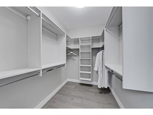 1660 42 Street Sw, Calgary, AB - Indoor With Storage