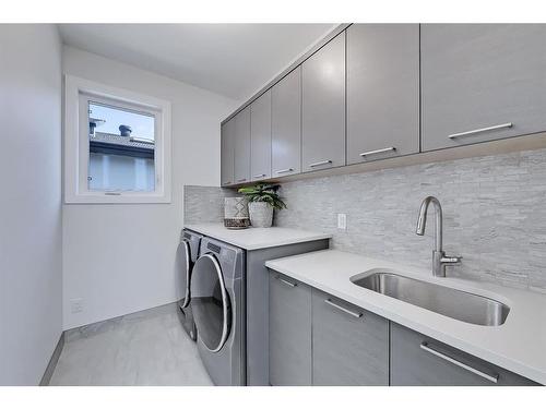 1660 42 Street Sw, Calgary, AB - Indoor Photo Showing Laundry Room