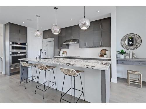 1660 42 Street Sw, Calgary, AB - Indoor Photo Showing Kitchen With Upgraded Kitchen