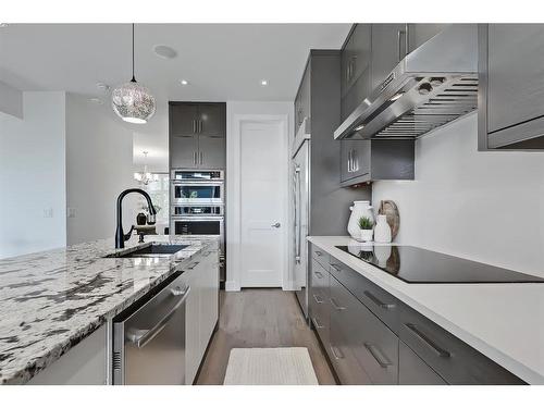 1660 42 Street Sw, Calgary, AB - Indoor Photo Showing Kitchen With Upgraded Kitchen