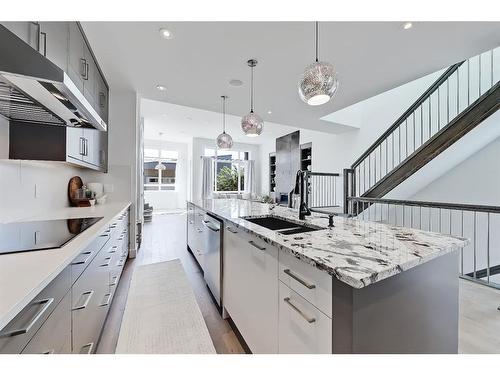 1660 42 Street Sw, Calgary, AB - Indoor Photo Showing Kitchen With Upgraded Kitchen