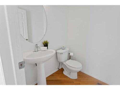 174 Prestwick Estate Way Se, Calgary, AB - Indoor Photo Showing Bathroom