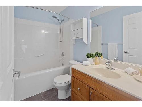 174 Prestwick Estate Way Se, Calgary, AB - Indoor Photo Showing Bathroom