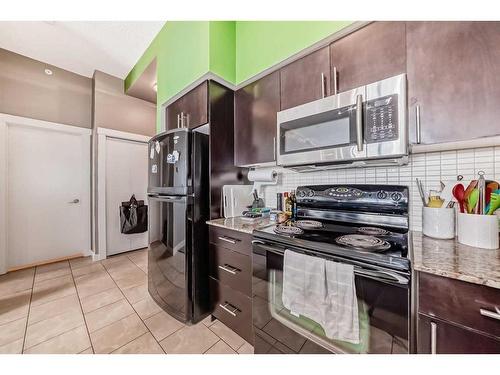 301-8710 Horton Road Sw, Calgary, AB - Indoor Photo Showing Kitchen