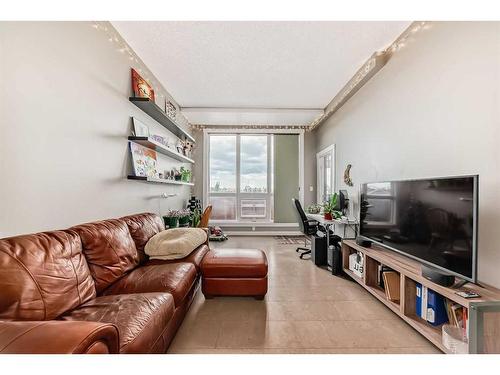 301-8710 Horton Road Sw, Calgary, AB - Indoor Photo Showing Living Room