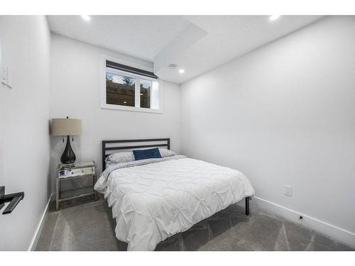 220 17 Avenue Ne, Calgary, AB - Indoor Photo Showing Bedroom