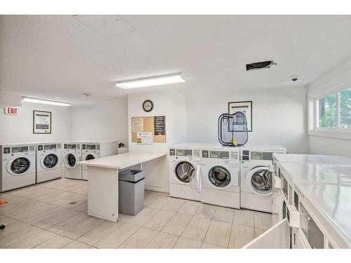 122-550 Westwood Drive Sw, Calgary, AB - Indoor Photo Showing Laundry Room